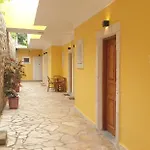 Escape Πανσιόν Χειμάρρα