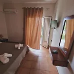 Escape Πανσιόν 3*
