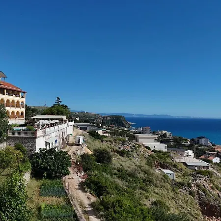 Escape 3* Himarë